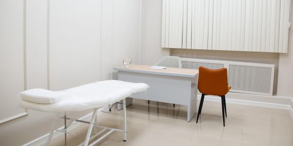 Desk and treatment table 
